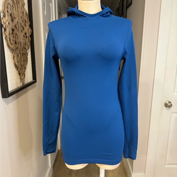 ATHLETA women’s size XS blue hooded training in cold weather layering top - Picture 3 of 13
